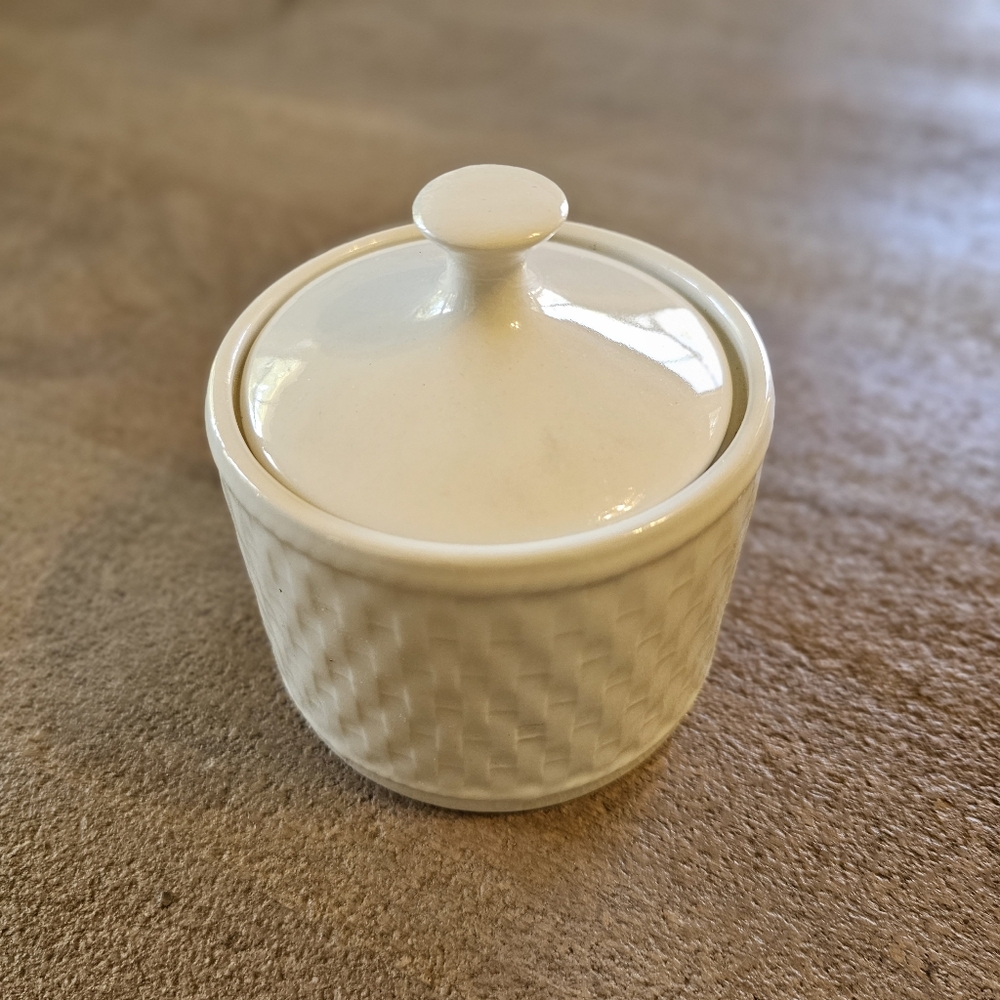 Oneida WICKER sugar bowl with lid